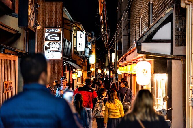 Kyoto Gion Night Walk & Geisha District Guided Tour - Stop-by-stop: Gion lanes, Hanamikoji Street, and Yasaka Shrine