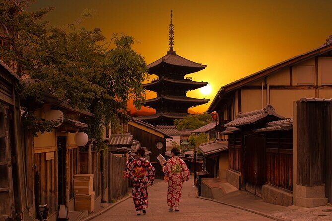 Kyoto: Gion Night Walking Tour with Geisha Insight - Lantern-lit Gion Without the Map: What the 2-Hour Walk Really Feels Like