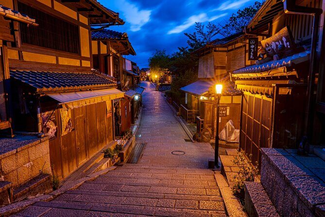 Kyoto: Gion Night Walking Tour with Geisha Insight - Tatsumi Daimyojin Shrine Stop: A Quiet Backstreet Moment