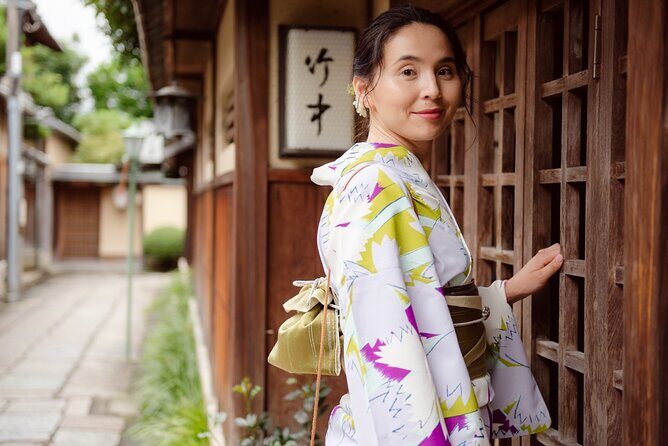 Kyoto Gion Photoshoot - Private Session | Pro Photographer - The edited photo deal: what you really get for the price