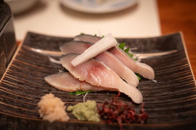 Kyoto: Gion & Pontocho Food Tour with 13 Dishes - Shirakawa Lane and the geisha-linked shrine stop
