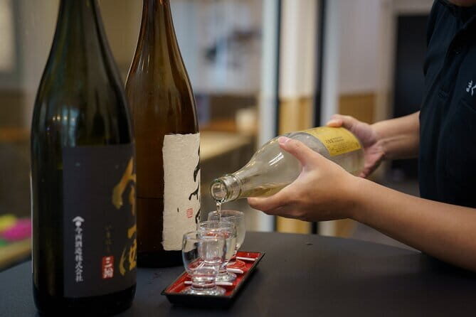 Kyoto: Gion & Pontocho Food Tour with 13 Dishes - Meeting at FamilyMart Gion: the easiest way to start smoothly
