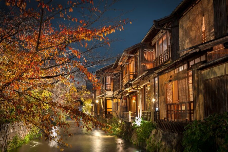 Kyoto: Gion Sunset Walking Tour with Local Guide - Guides and Group Size: Small Group Power