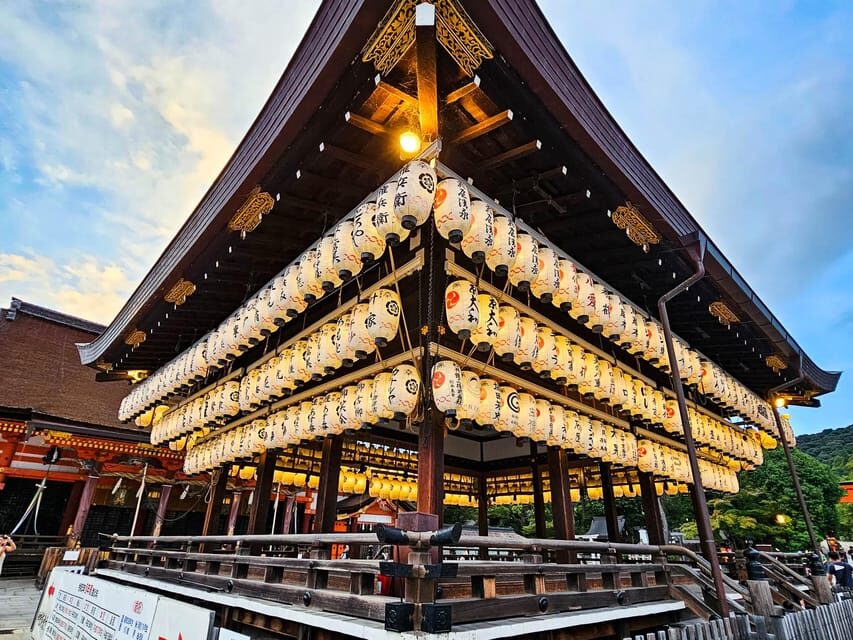 Kyoto: Gion Sunset Walking Tour with Local Guide - Maruyama Park: A Pause Where the Neighborhood Breathes