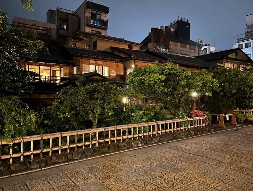 Kyoto: Gion Walking Tour - Gion is more than the postcard street