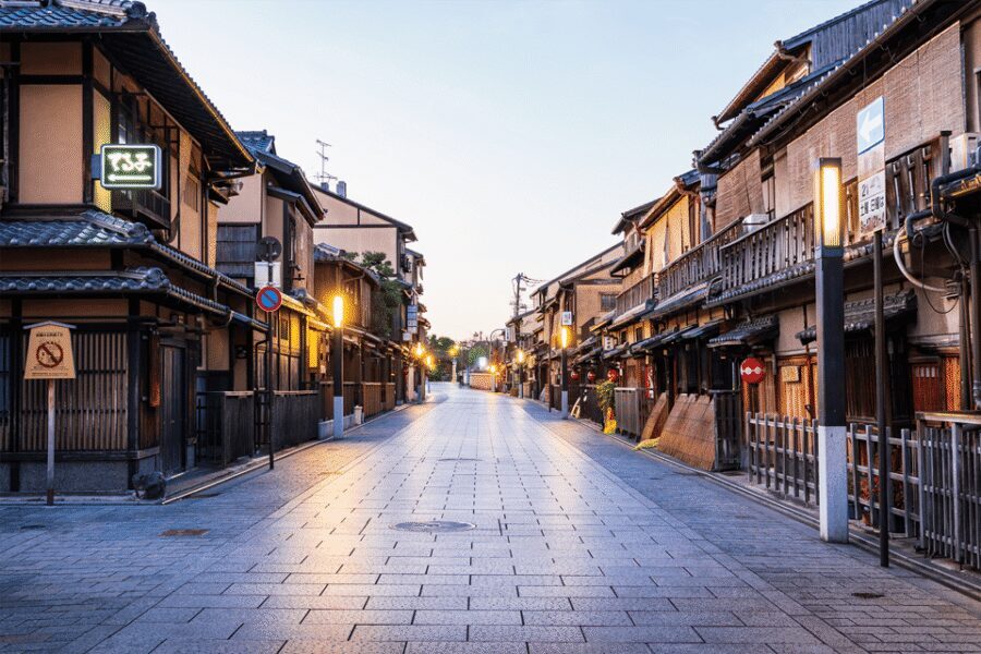 Kyoto: Gion Walking Tour - Tatsumi Jinja and Tatsumi Hashi: the quiet pause that adds meaning
