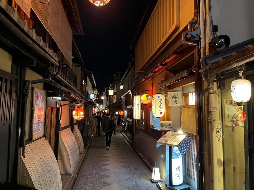 Kyoto: Gion Walking Tour - Gion-Higashi and Yasaka Shrine: where the name starts