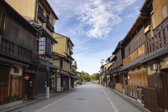 Kyoto Gion Walking Tour for First Time Visitors - Stop 1: Gion streets—where the neighborhood story begins