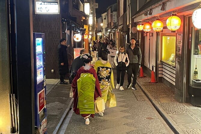 Kyoto Gion Walking Tour for First Time Visitors - Stop 5: Ninenzaka—stone-paved Kyoto on a slope
