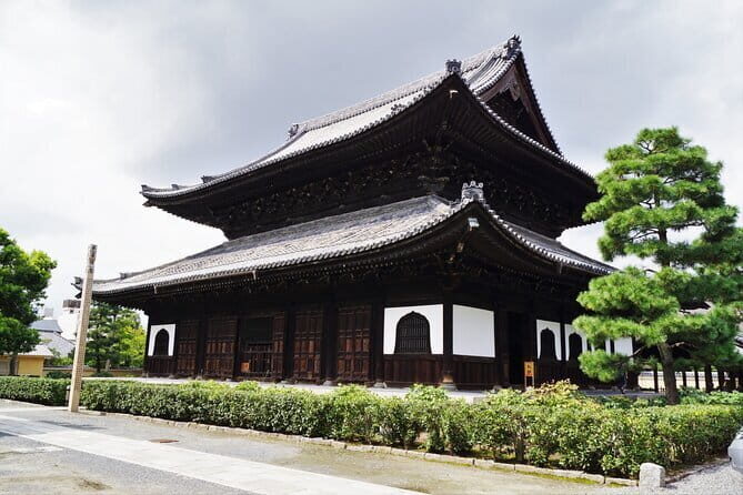 Kyoto Gion Walking Tour for First Time Visitors - Stop 6: Yasaka Shrine finish—the red gates and lanterns