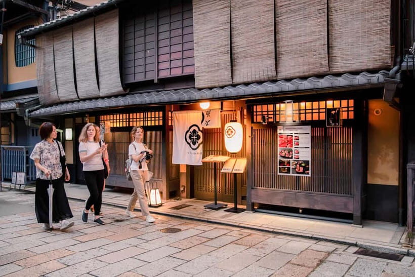 Kyoto: Gion World of the Geisha Guided Walking Tour - Gion walking time (about 80 minutes): stories that turn alleys into meaning