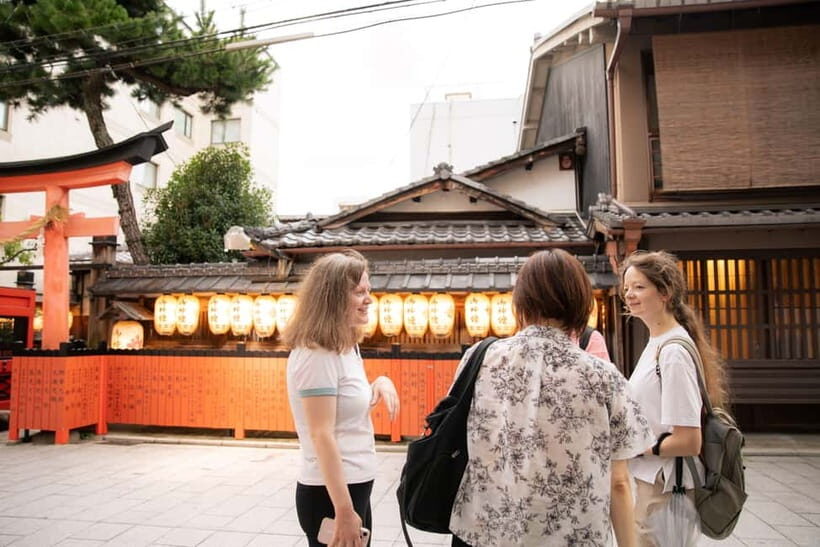 Kyoto: Gion World of the Geisha Guided Walking Tour - The “small moments” stops: quick photo pause and route breaks