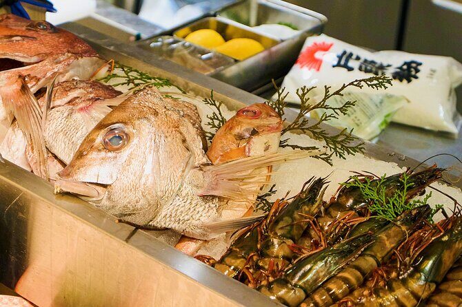 Kyoto: Guided Food Tour with 12 Dishes & 3 Drinks - Neighborhood Variety: Backstreet Pubs and the FamilyMart Detour