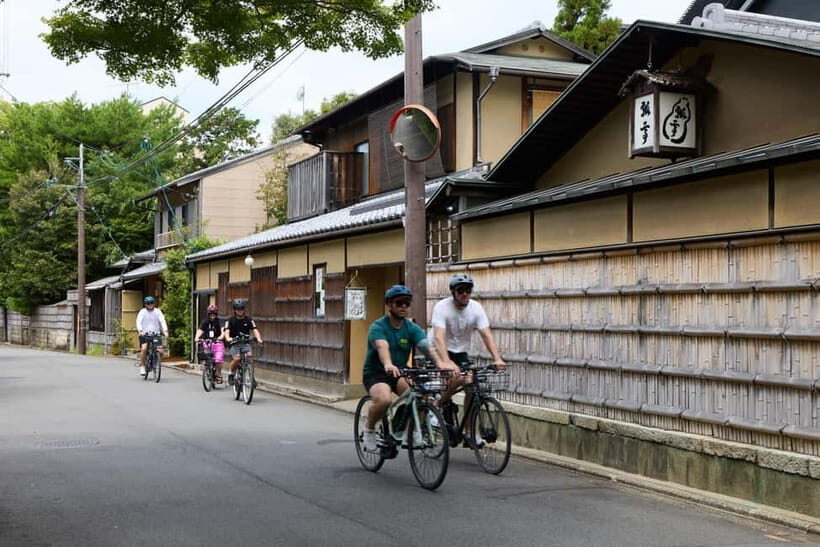 Kyoto: Hidden Gems E-Bike Tour Through Backstreets & Temples - How Guides Keep It Safe, Personal, and Photo-Friendly