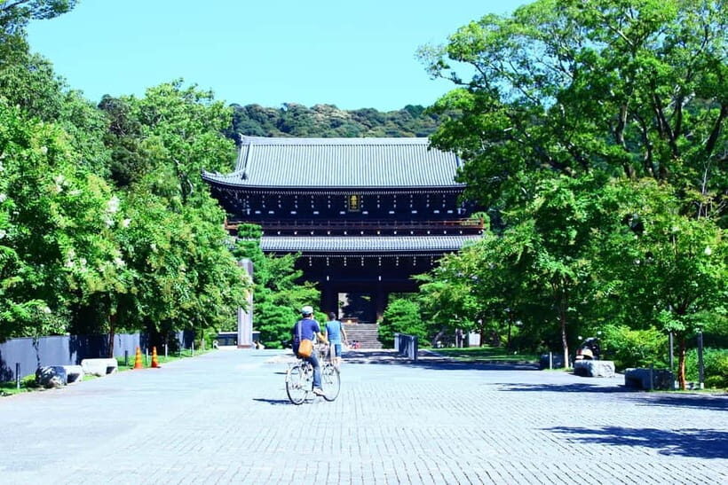 Kyoto: Hidden Gems E-Bike Tour Through Backstreets & Temples - Gion for 20 Minutes: A Quick Read on Kyoto’s Street Life