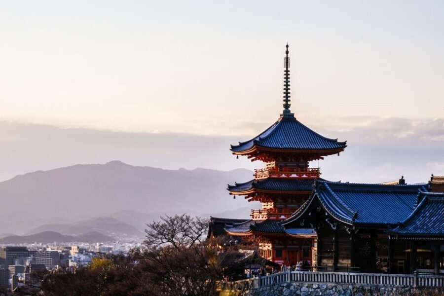 Kyoto: Historic Higashiyama Walking Tour - Why Higashiyama works so well in one 4-hour loop