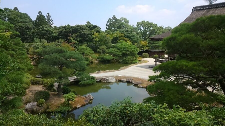 Kyoto: Historic Higashiyama Walking Tour - Kōdaiji Temple with admission included: gardens, bamboo, and a slower tempo