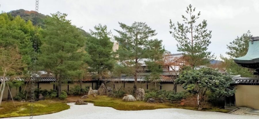 Kyoto: Historic Higashiyama Walking Tour - Sannenzaka backstreets: where Kyoto gets more human-scale