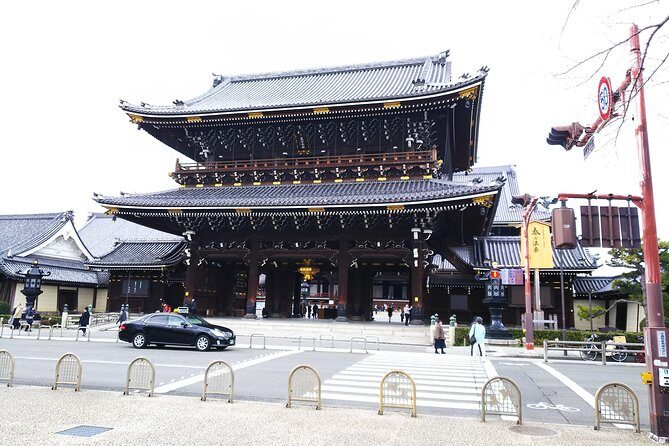 Kyoto Imperial Palace and Nijo Castle Walking Tour - How this Kyoto day moves: temples, markets, and power