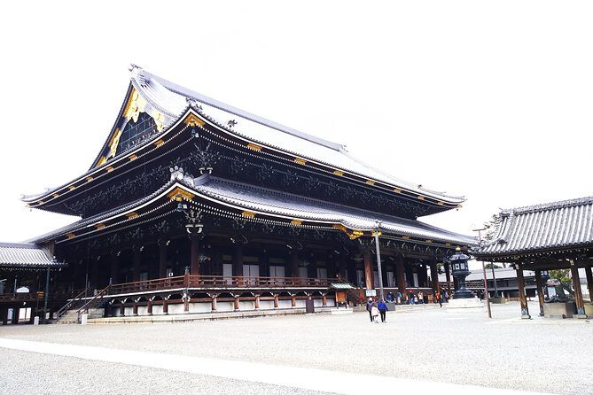 Kyoto Imperial Palace and Nijo Castle Walking Tour - The guide is the real engine (and you may get Naoko, Chie, or Fuji)