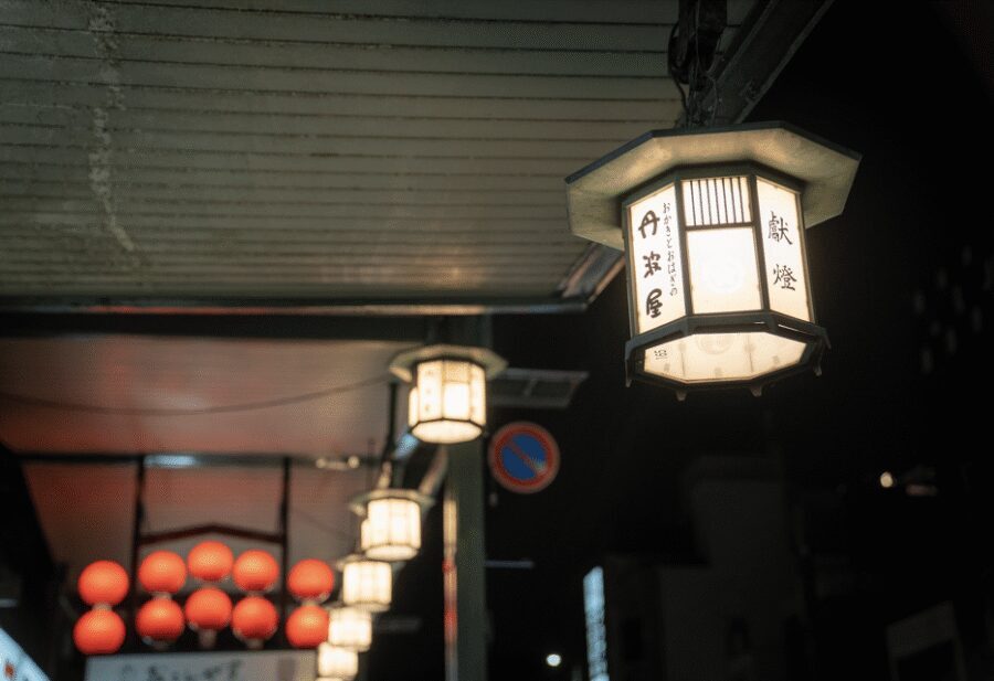 Kyoto: Izakaya Bars Guided Walking Tour - The late-night ending: a hidden bar and more time than you think