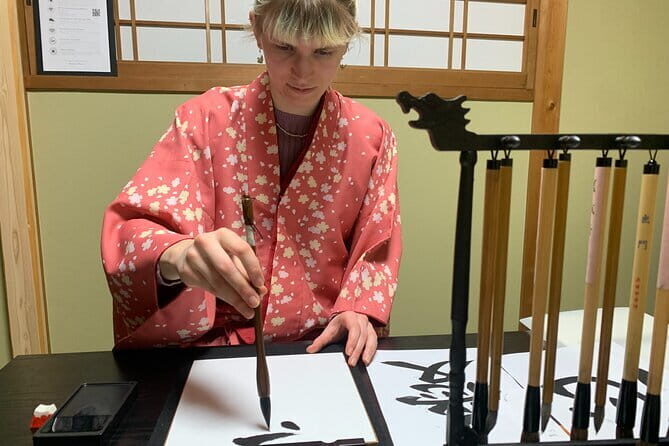 Kyoto: Japanese Calligraphy Class in 150 years old townhouse - Where You’ll Go: Ninenzaka and Kangetsu Kyoto’s townhouse room