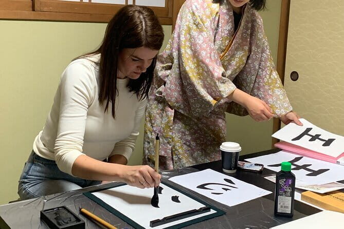 Kyoto: Japanese Calligraphy Class in 150 years old townhouse - Small-group teaching: up to 18 people