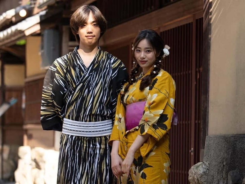 Kyoto Kimono Rental mimosa |Kimono/Yukata Rental Couple Plan - Optional photographer: when it’s worth the extra cost
