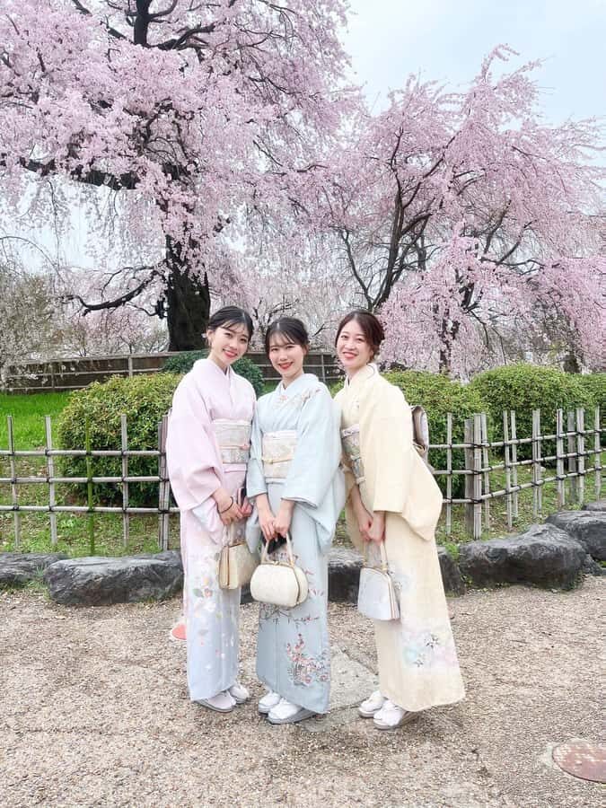 Kyoto: Kimono Rental Traditional Experience at Wargo in Gion - Getting Dressed at WARGO: what to expect and what to do with that time