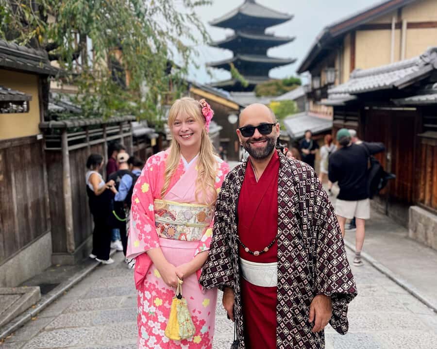 Kyoto: Kimono Rental Traditional Experience at Wargo in Gion - The Kyoto Street Stroll: photos, comfort, and how to use your kimono time