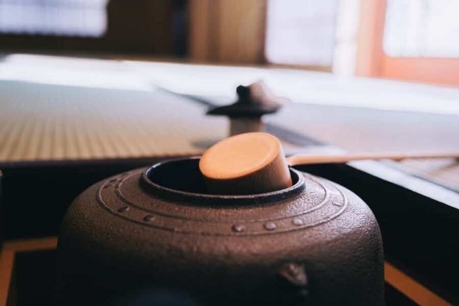 Kyoto: Kimono Tea Ceremony at Orizuruya Gion - Selecting your kimono from 200+ designs (and dressing without stress)