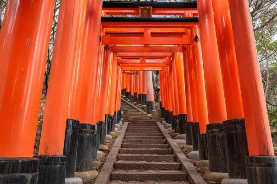 Kyoto: Kiyomizu-dera, Fushimi Inari & Gion Geisha District - Gion: geisha and maiko facts, plus ochaya and machiya context