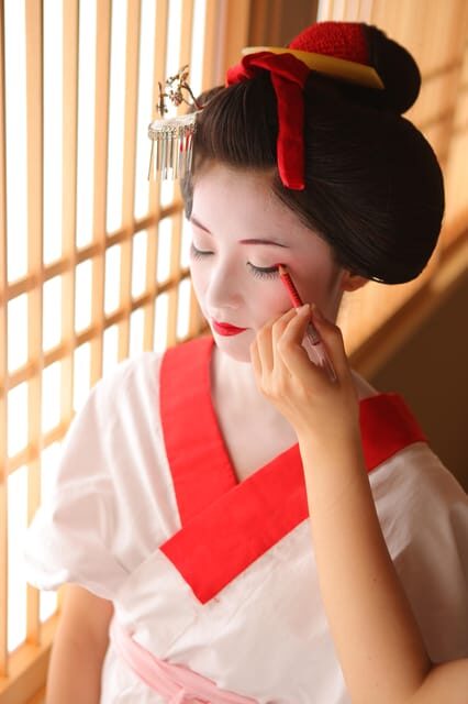 Kyoto kiyomizu Temple : Maiko and Samurai Couple Photoshoot - Should you book the maiko and samurai shoot near Kiyomizu?