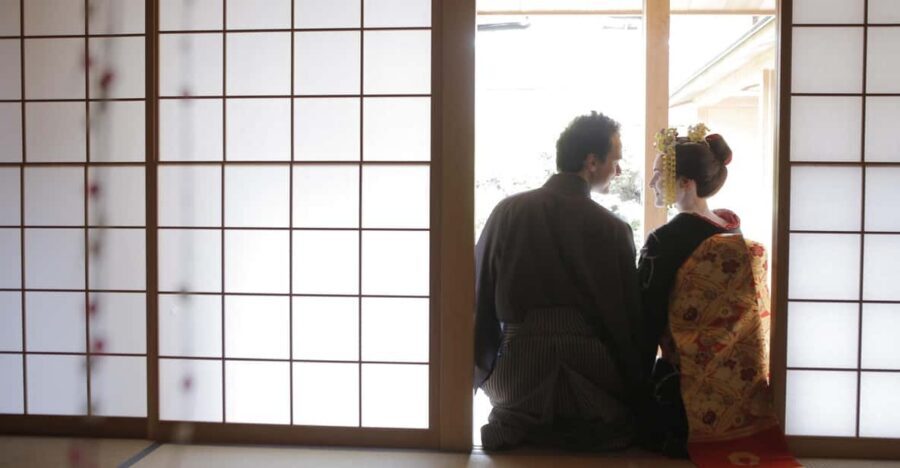 Kyoto kiyomizu Temple : Maiko and Samurai Couple Photoshoot - Kyoto’s Kiyomizu area turns into a real photo set