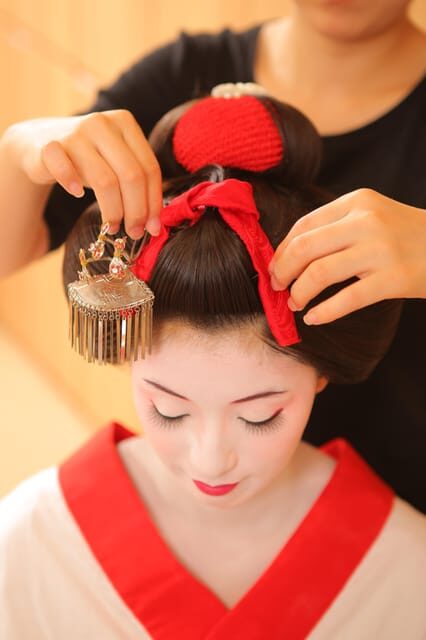 Kyoto kiyomizu Temple : Maiko and Samurai Couple Photoshoot - Choosing your kimono and getting styled like you mean it