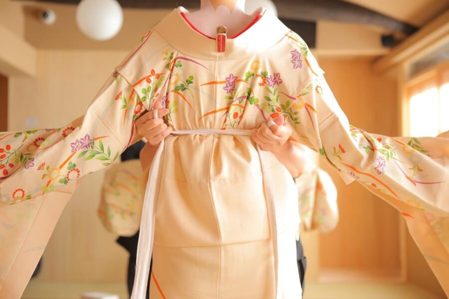 Kyoto kiyomizu Temple : Maiko and Samurai Couple Photoshoot - The backdrops: Japanese rooms, tea room, and the gold screen look