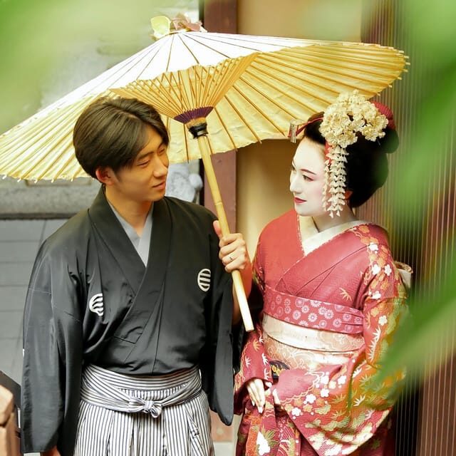 Kyoto kiyomizu Temple : Maiko and Samurai Couple Photoshoot - Getting there from Kyoto: bus to Kiyomizu-michi, then a short walk