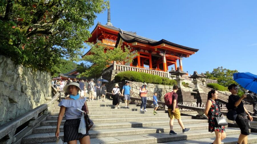 Kyoto: Kiyomizudera, Higashiyama and Yasaka Discovery Tour - Yasaka Shrine and Maruyama Park: Shinto stories you can actually use