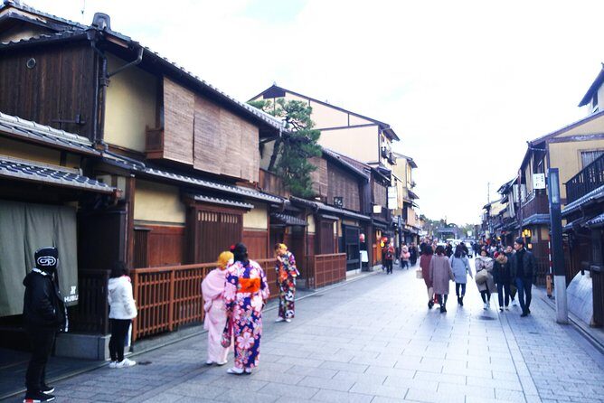 Kyoto Late Bird Walking Tour - Stop 2: Yasaka Pagoda (Yasakanoto) for views and a later-day crowd