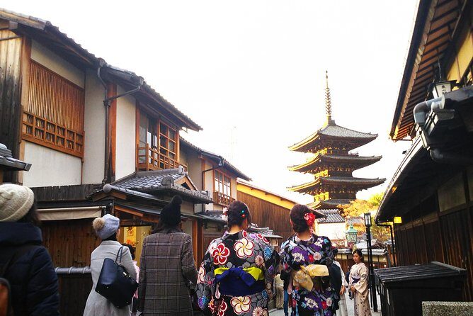 Kyoto Late Bird Walking Tour - Stop 3: Yasaka Shrine, Gion’s namesake, and the god of beauty