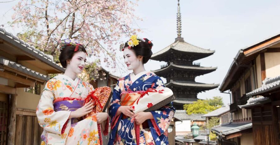 Kyoto : Maiko Makeover stroll and photo shoot experience - Key highlights at a glance