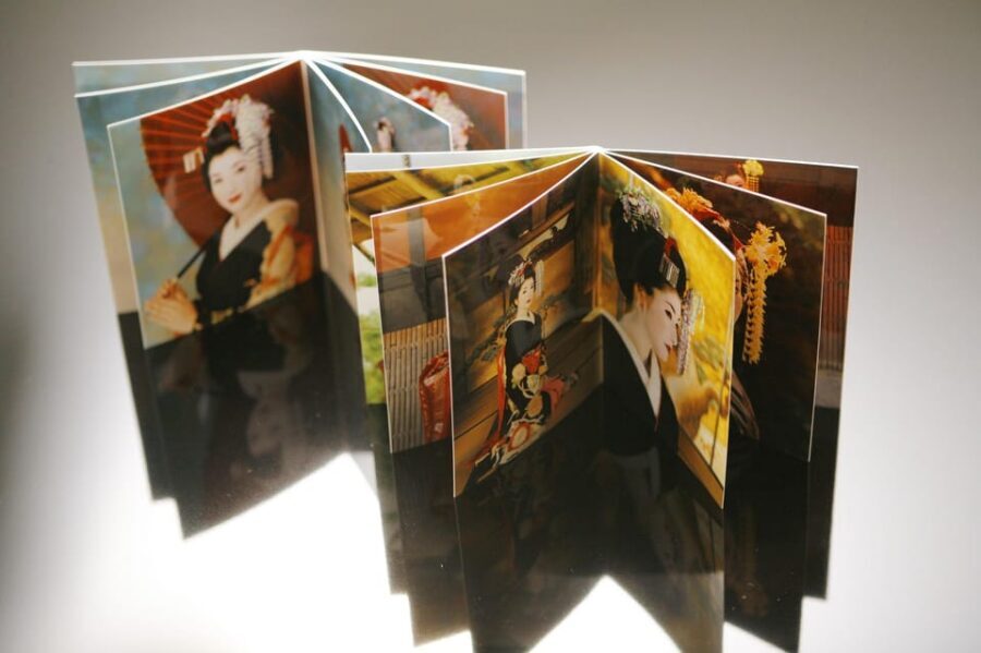 Kyoto : Maiko Makeover stroll and photo shoot experience - When rain or snow hits, your plan changes