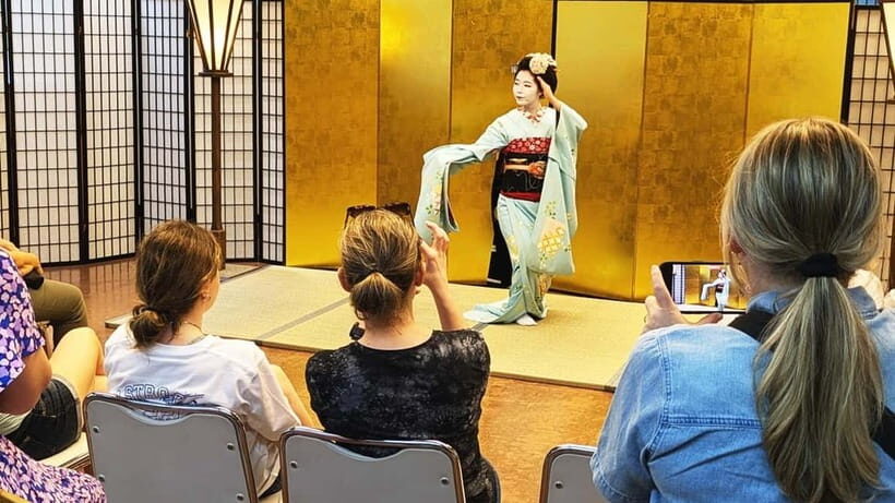 Kyoto: Meet-and-Greet, Maiko Show and Experience - The photo moment with your own phone or camera