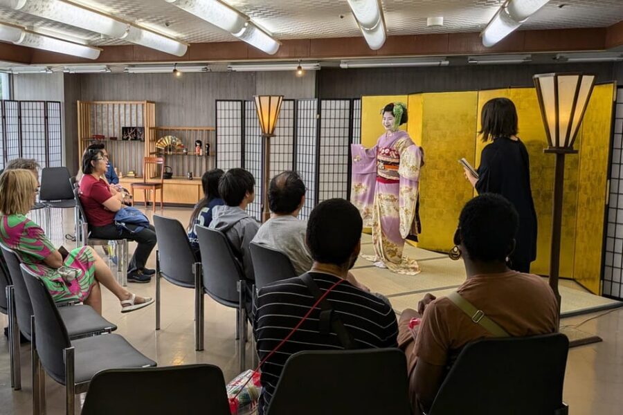 Kyoto: Meet-and-Greet, Maiko Show and Experience - Shopping at the Kyoto Handicraft Center after the show