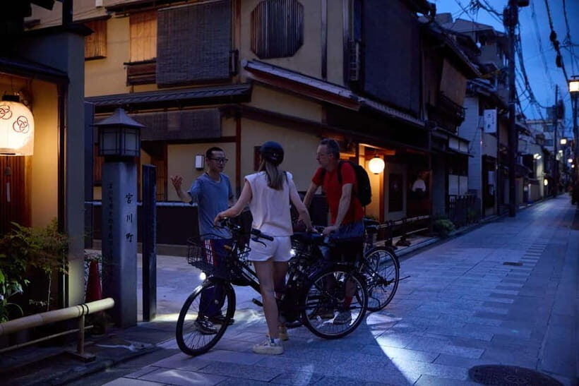 Kyoto: Night E-Bike Tour Hidden Gems & Backstreets - Yasaka Pagoda and Ninenzaka: lit landmarks plus old-street atmosphere