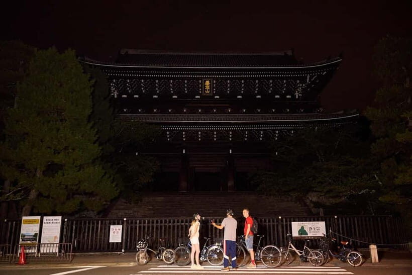 Kyoto: Night E-Bike Tour Hidden Gems & Backstreets - Maruyama Park break time: a breather in the middle of the sights