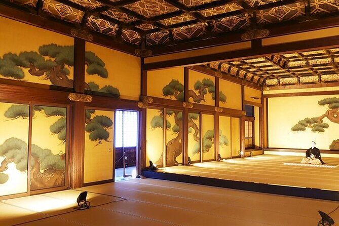 Kyoto: Nijo Castle World Heritage Guided Tour with Admission - Getting There at Nijojo-mae Station and How the Tour Runs