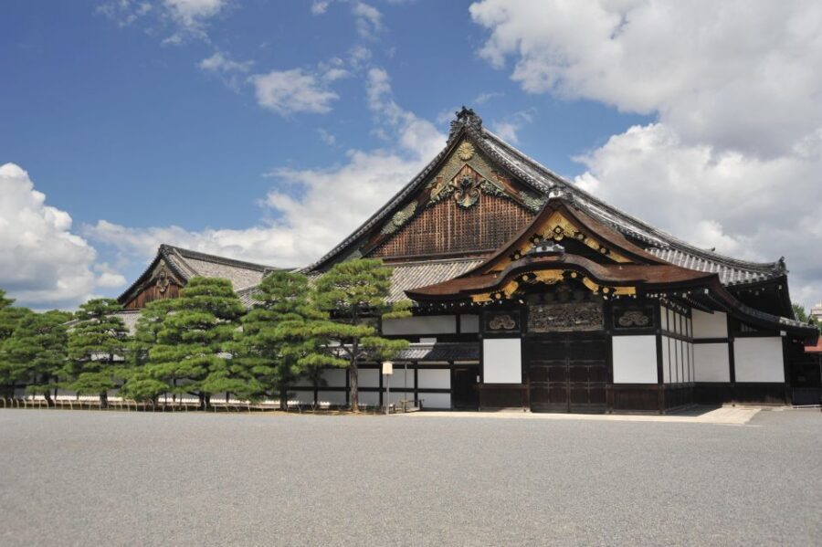 Kyoto: Nijo-jo Castle and Ninomaru Palace Guided Tour - Logistics that can trip you up (and how to avoid the stress)