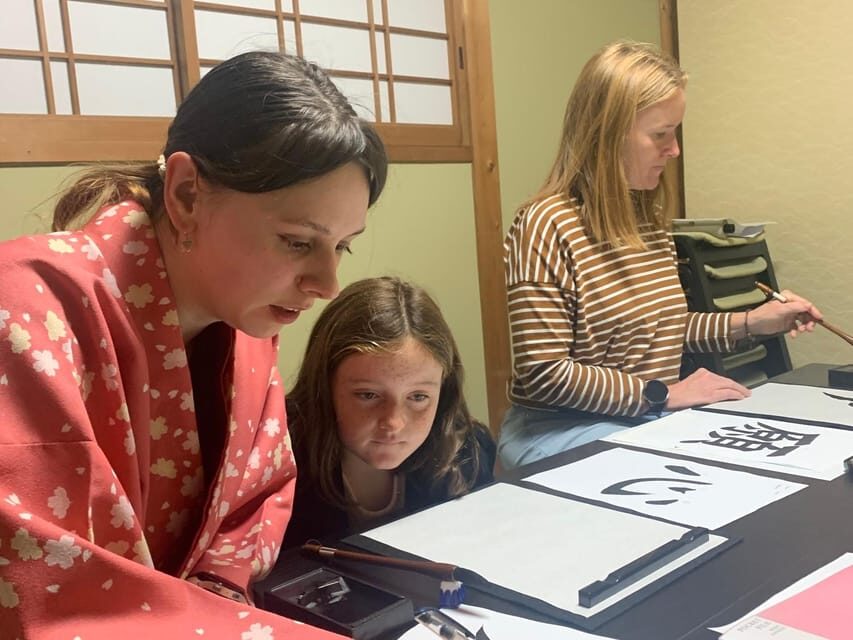 Kyoto Ninenzaka : Japanese Calligraphy Class in Townhouse - Core brush techniques: lines, strokes, dots, and sweeps