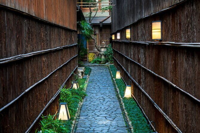Kyoto Photography Masterclass - Private Photography Lesson - Yasaka Shrine to Hokan-ji: Calm Streets and Details That Hold Up